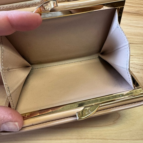 Louis Vuitton Vernis French Purse Beige Wallet with Dust Bag - Picture 10 of 15